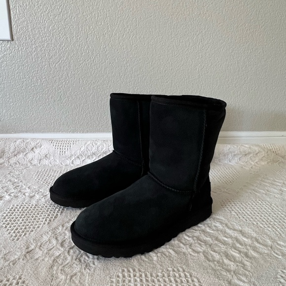 UGG Classic Short II Boots Black Suede Sheep Skin Boots Water Repellent Size 7 - Picture 1 of 16